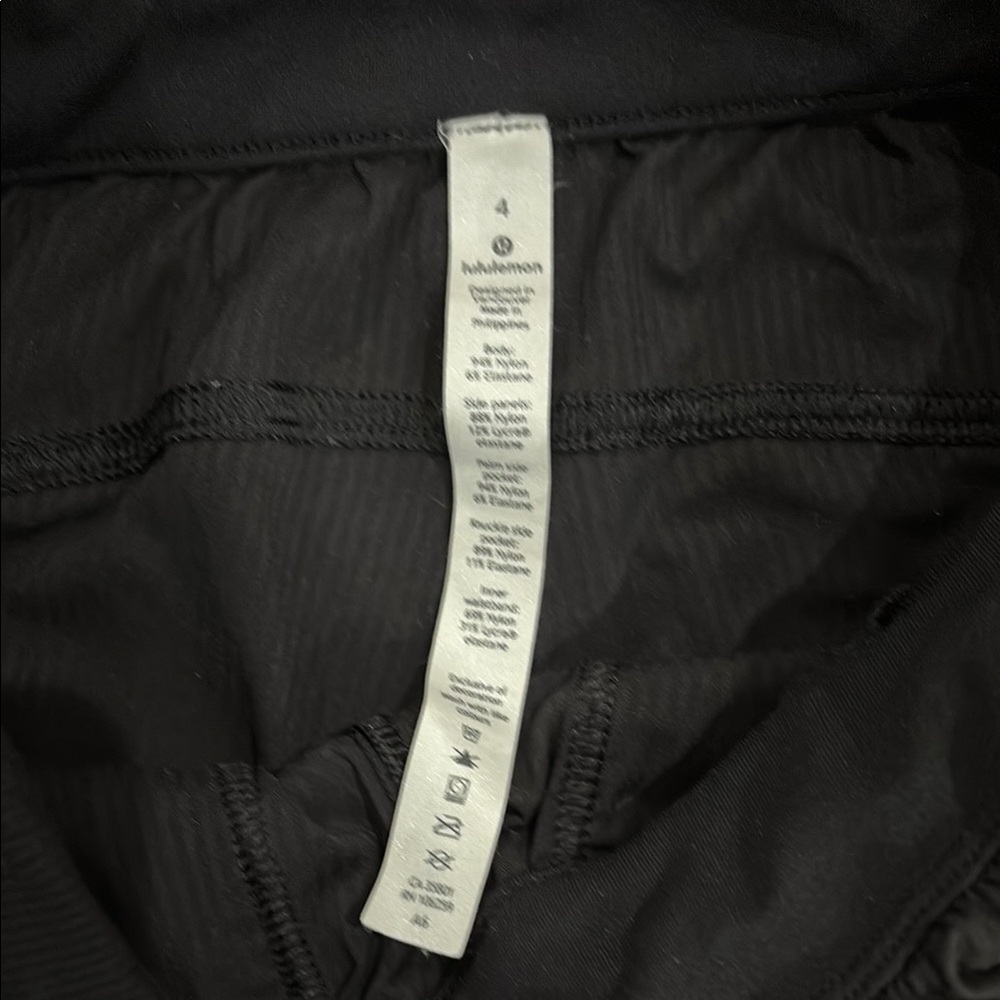 Lululemon Women’s Black Jogger Pants, size 4. EUC - Picture 3 of 6